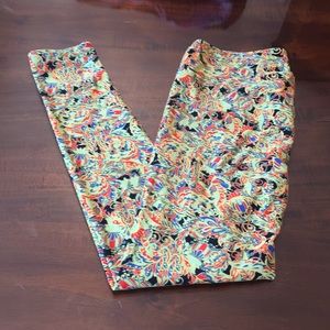 LuLaRoe Black and Green Leggings Vibrant Stretchy Fit